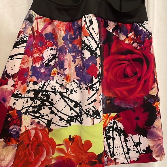 Dress - Picture 2 of 4